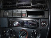   Pioneer DEH-2200UB  Audi 100