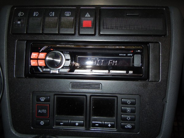 Установка: Автомагнитола в Audi A4