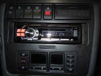 Установка Автомагнитола Alpine CDE-111RM в Audi A4