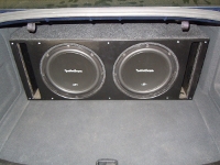 Установка Сабвуфер Rockford Fosgate R1S412x2 box в Audi A6