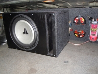 Установка Сабвуфер JL Audio 12W1v2-4 vented box в BMW 520