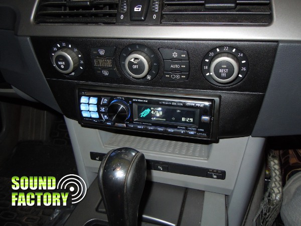 Уставновка: Автомагнитола в BMW 525i Установка: Автомагнитола в BMW 525i