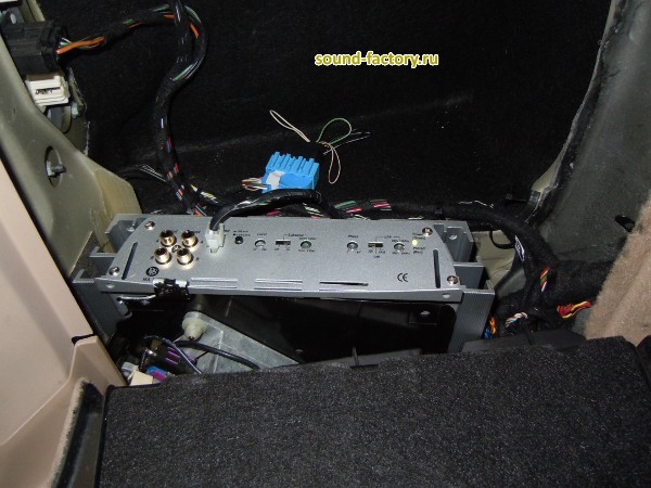 Установка: Усилитель мощности в BMW X5