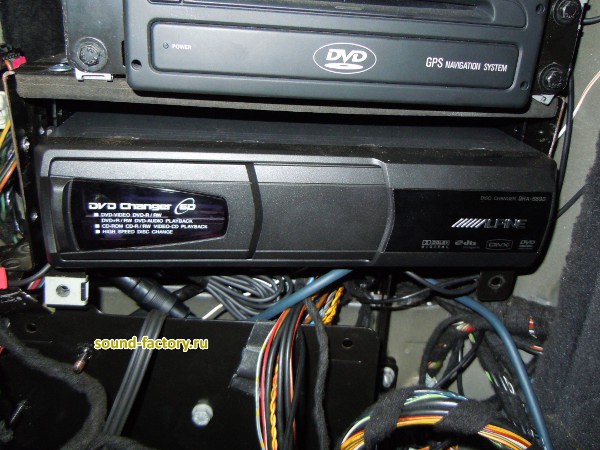 Уставновка: Чейнджер в BMW X5 Установка: Чейнджер в BMW X5
