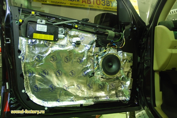 Уставновка: Фронтальная акустика в BMW X5 Установка: Фронтальная акустика в BMW X5