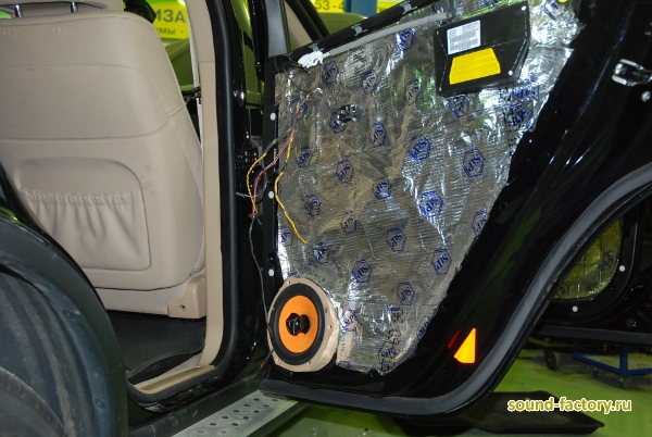 Установка: Тыловая акустика в BMW X5