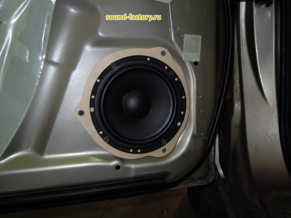 Установка: Фронтальная акустика в Chevrolet Captiva