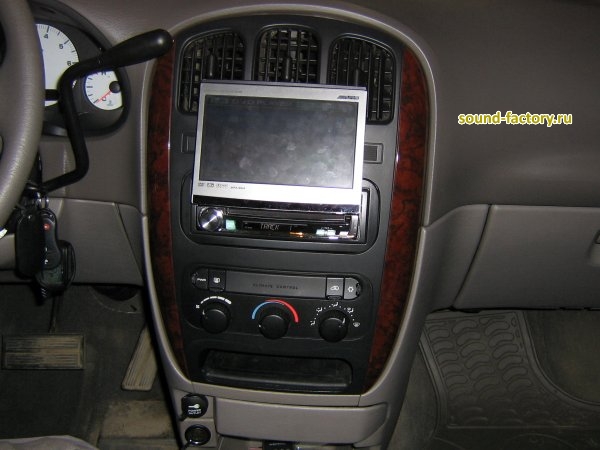 Уставновка: Автомагнитола в Chrysler Voyager Установка: Автомагнитола в Chrysler Voyager