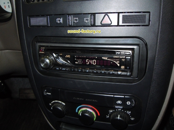 Уставновка: Автомагнитола в Chrysler Voyager Установка: Автомагнитола в Chrysler Voyager