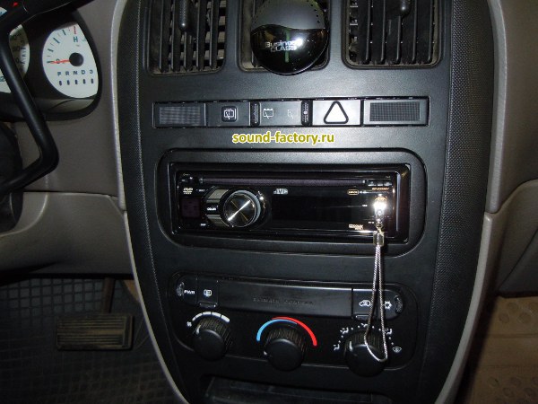 Уставновка: Автомагнитола в Chrysler Voyager Установка: Автомагнитола в Chrysler Voyager