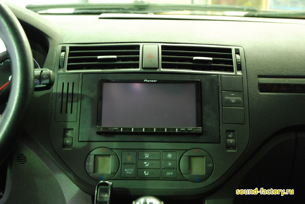 Уставновка: Автомагнитола в Ford C-MAX Установка: Автомагнитола в Ford C-MAX