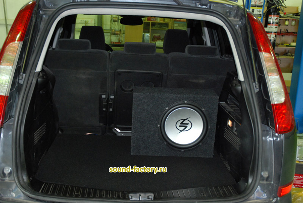 Уставновка: Сабвуфер в Ford C-MAX Установка: Сабвуфер в Ford C-MAX