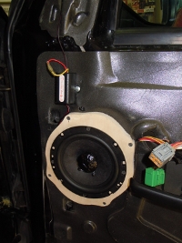 Установка Фронтальная акустика DLS B6A в Ford Explorer
