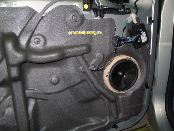 Уставновка: Фронтальная акустика в Ford Galaxy Установка: Фронтальная акустика в Ford Galaxy