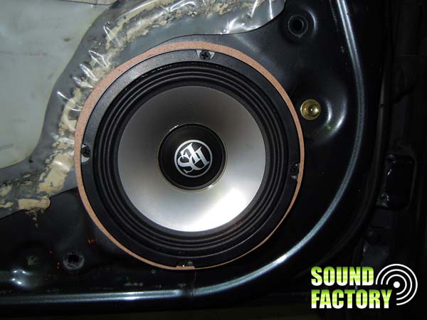 Установка: Фронтальная акустика в Honda Accord
