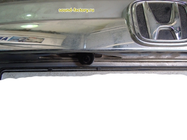 Установка: Камера заднего вида в Honda CR-V