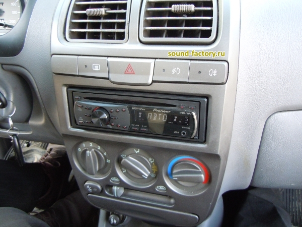 Уставновка: Автомагнитола в Hyundai Accent Установка: Автомагнитола в Hyundai Accent