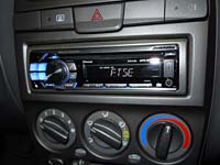   Alpine CDE-114BTi  Hyundai Accent