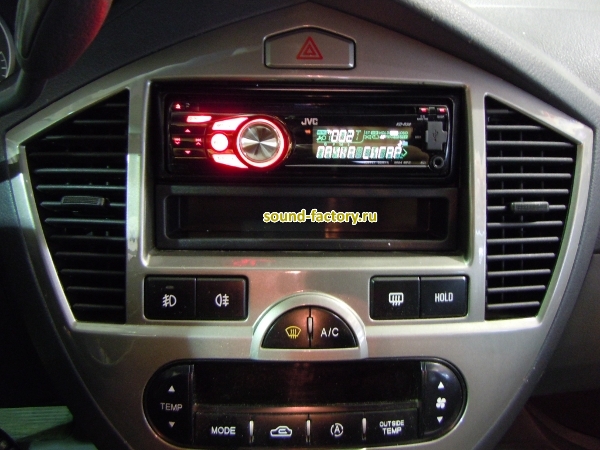 Уставновка: Автомагнитола в KIA Carens Установка: Автомагнитола в KIA Carens