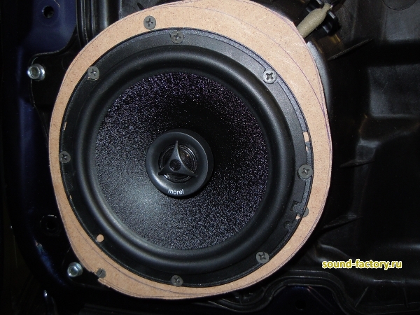 Установка: Тыловая акустика в Mazda 3