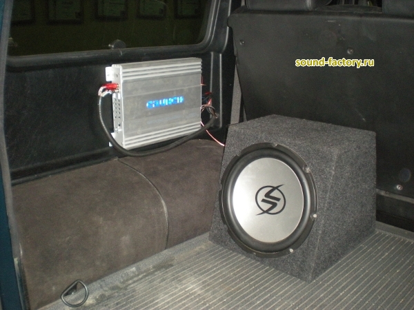 Уставновка: Сабвуфер в Mercedes G320 Установка: Сабвуфер в Mercedes G320