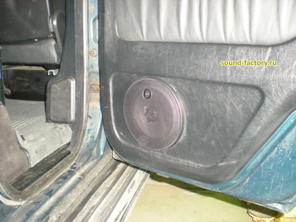 Установка: Тыловая акустика в Mercedes G320