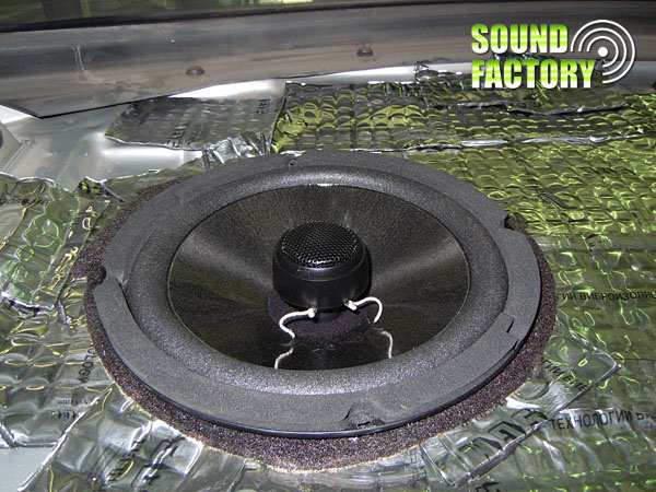 Установка: Тыловая акустика в Mercedes S320