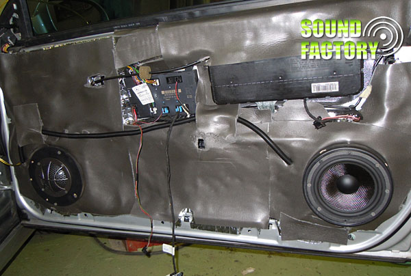 Установка: Фронтальная акустика в Mercedes S320