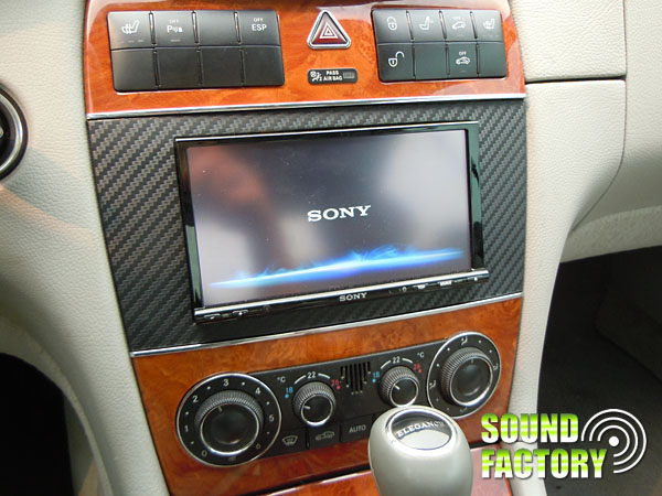 Уставновка: Автомагнитола в Mercedes S320 Установка: Автомагнитола в Mercedes S320