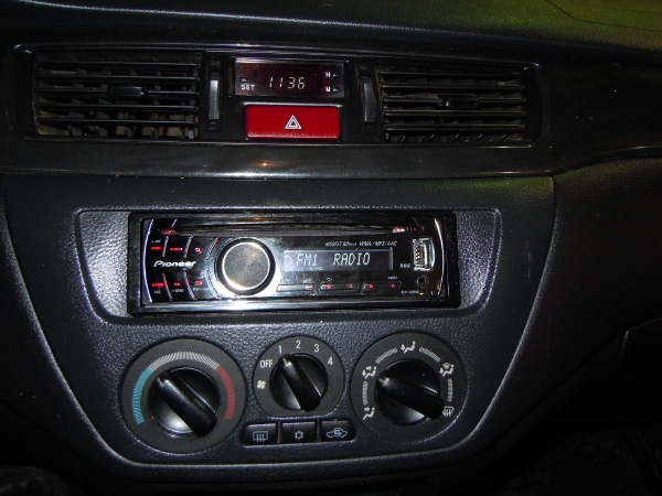 Установка: Автомагнитола в Mitsubishi Lancer
