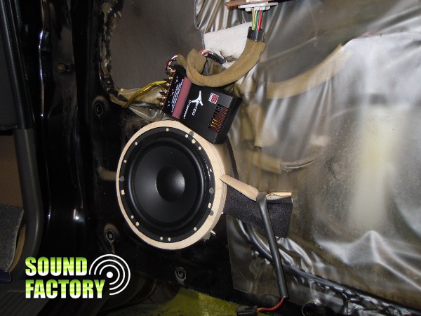 Уставновка: Фронтальная акустика в Mitsubishi Montero Установка: Фронтальная акустика в Mitsubishi Montero