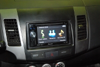   Pioneer AVIC-F900BT  Mitsubishi Outlander