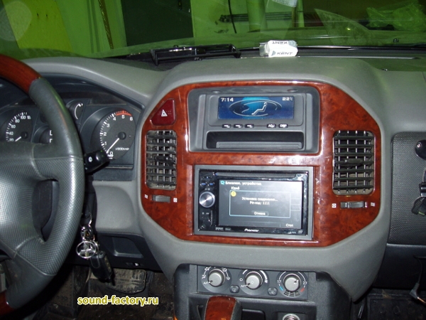 Уставновка: Автомагнитола в Mitsubishi Pajero Установка: Автомагнитола в Mitsubishi Pajero