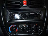   Pioneer DEH-2200UB  Nissan Almera