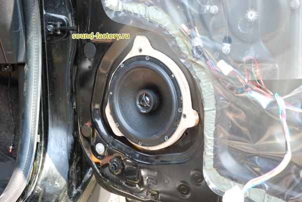 Уставновка: Фронтальная акустика в Nissan Micra Установка: Фронтальная акустика в Nissan Micra