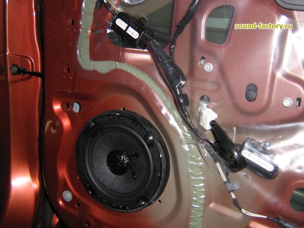 Установка: Фронтальная акустика в Nissan Note