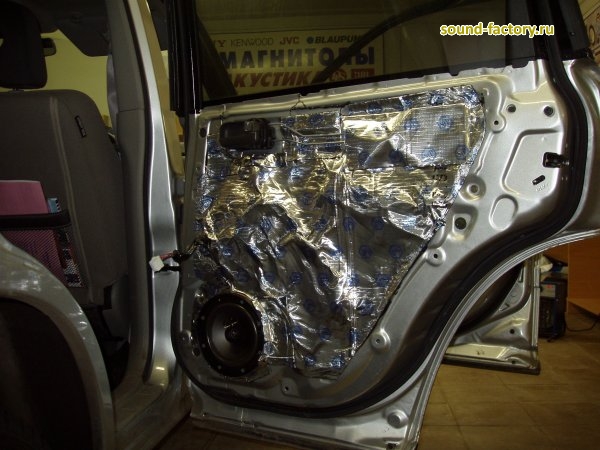 Установка: Тыловая акустика в Nissan X-TRAIL