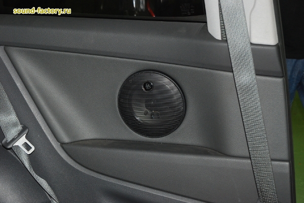 Установка: Тыловая акустика в Opel Astra