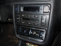   Pioneer MVH-8200BT  Peugeot 406