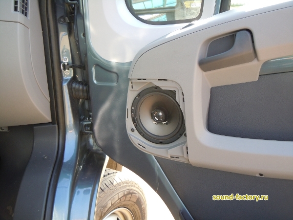 Установка: Фронтальная акустика в Peugeot Boxer