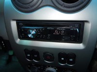   Pioneer DEH-2220UB  Renault Logan