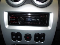   Pioneer DEH-3200UB  Renault Logan