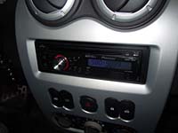   Pioneer DEH-2200UBB  Renault Logan