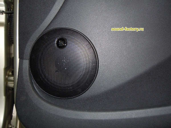 Установка: Фронтальная акустика в Renault Sandero