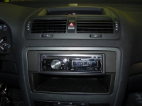   Pioneer DEH-2220UB  Skoda Octavia