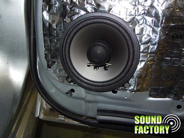 Установка: Тыловая акустика в Subaru Forester