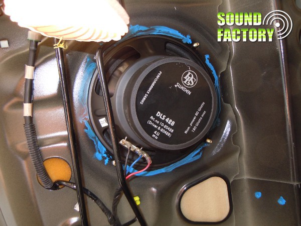 Установка: Тыловая акустика в Subaru Legacy