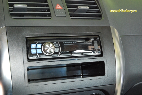 Установка: Автомагнитола в Suzuki SX4