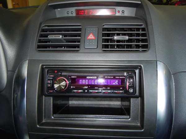 Уставновка: Автомагнитола в Suzuki SX4 Установка: Автомагнитола в Suzuki SX4