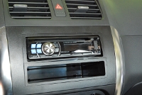   Alpine CDE-100EUB  Suzuki SX4